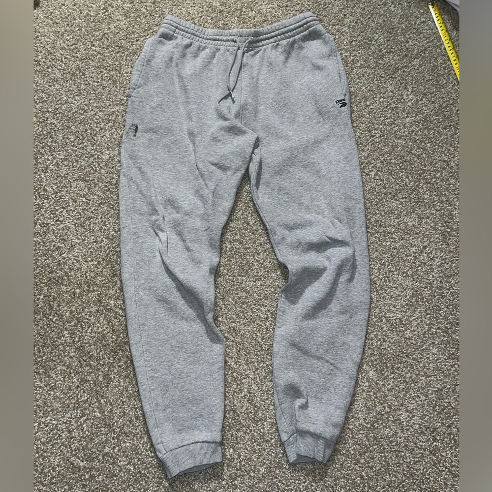 2021 Reebok - Grey joggers w/ embroidered logo